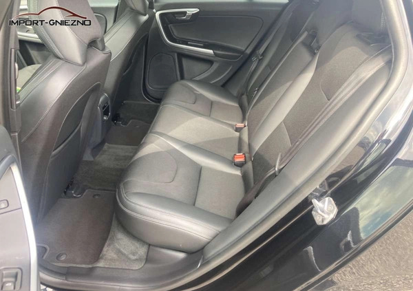 Volvo V60 cena 43900 przebieg: 177000, rok produkcji 2015 z Jelenia Góra małe 326